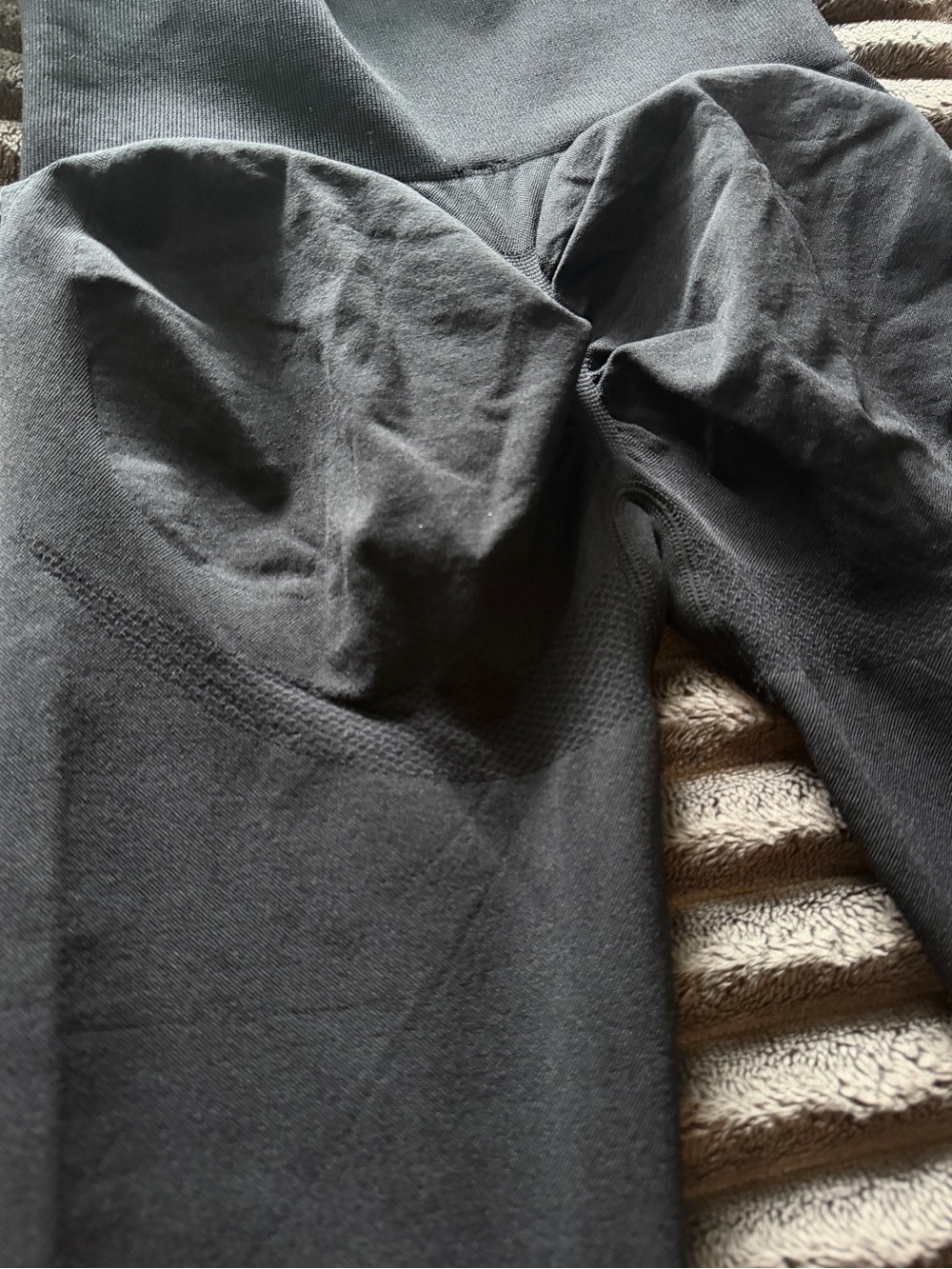 HALARA Black High-Rise Seamless Leggings with Butt Scrunch - Picture 7 of 8